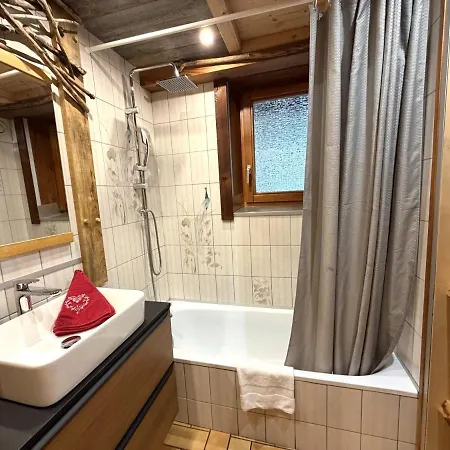 Le Montagnard En Bois *